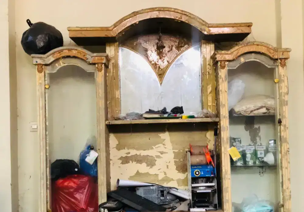 Bufet kaca besar siap dicat ulang