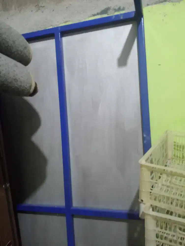 Mungkin juga merupakan bagian dari meja kerja industri atau meja