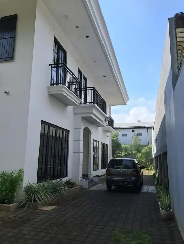 RUMAH MEWAH DEKAT AKPOL TLAGA BODAS RAYA GAJAHMUNGKUR SEMARANG