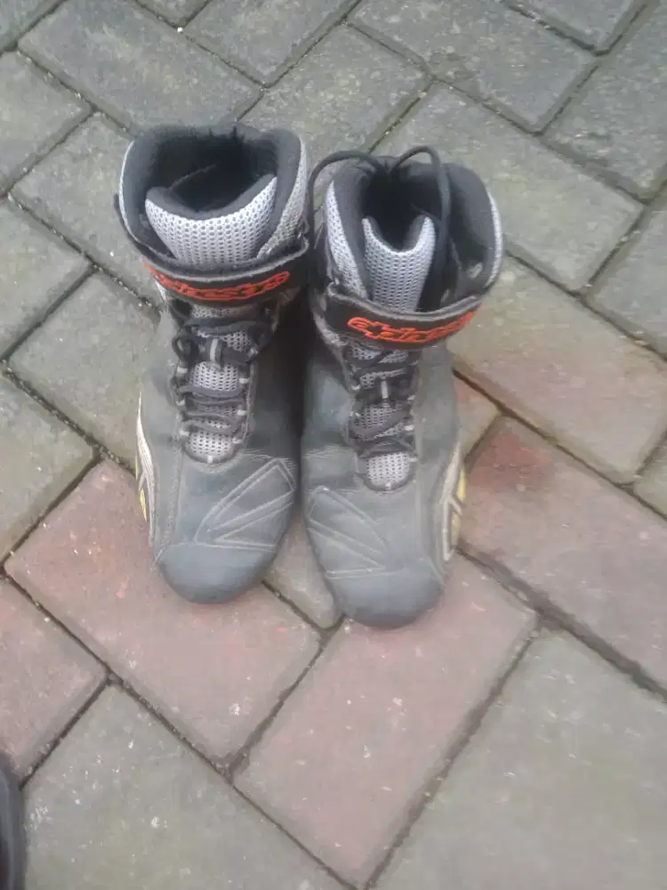 Sepatu touring merk gordons