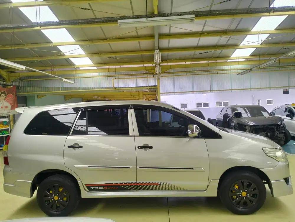 Toyota Kijang Innova 2011 Bensin