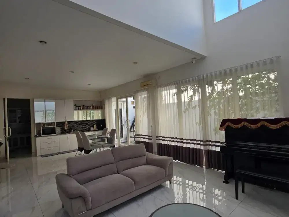 rumah luas cantik termurah di citraland depan