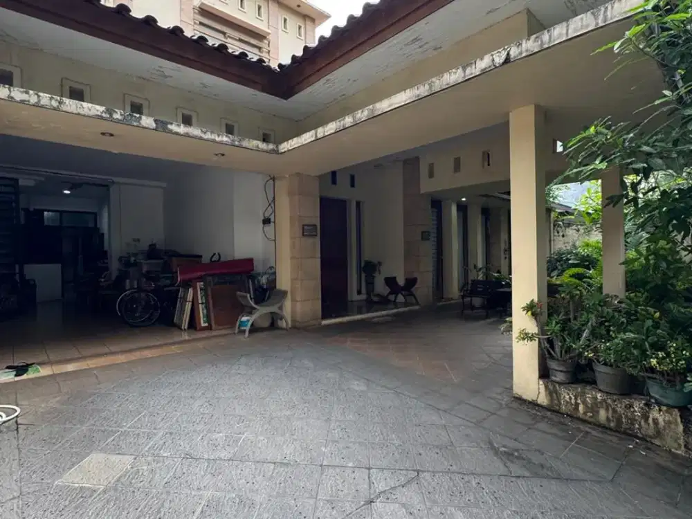 Rumah Kebayoran baru Jl Erlangga  Bangunan 2 lantai Hadap Utara