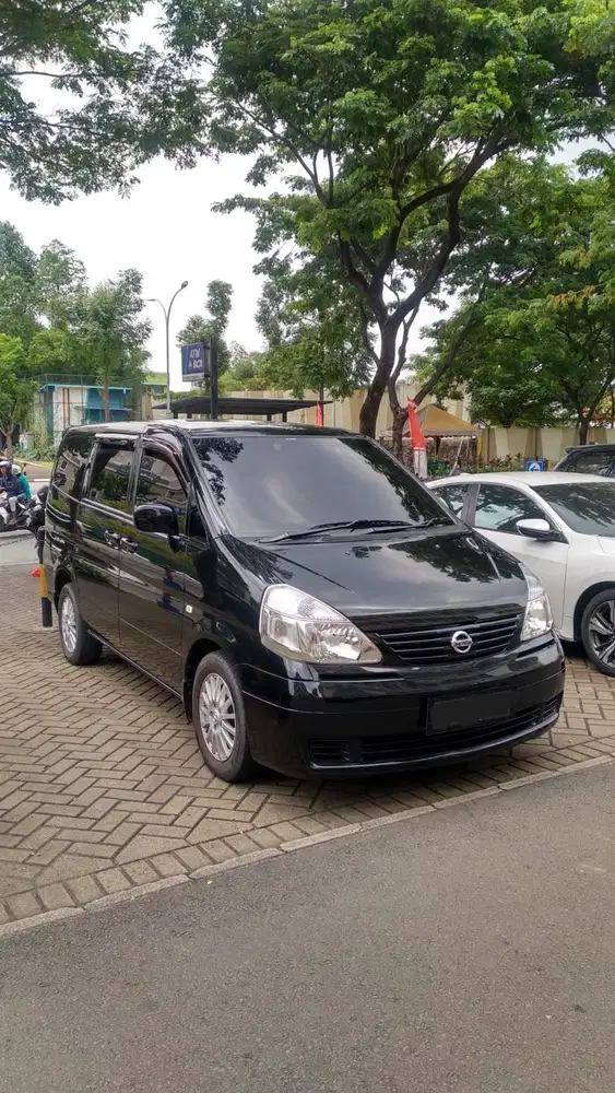 DIJUAL NISSAN SERENA CT 2.0 AT HITAM 2012