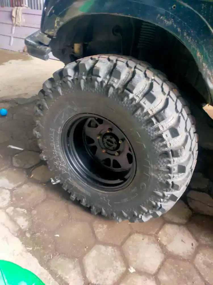 Ban komodo extrem 33 ring 15 & velg besi 10