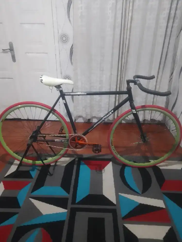 Sepeda fixie comet