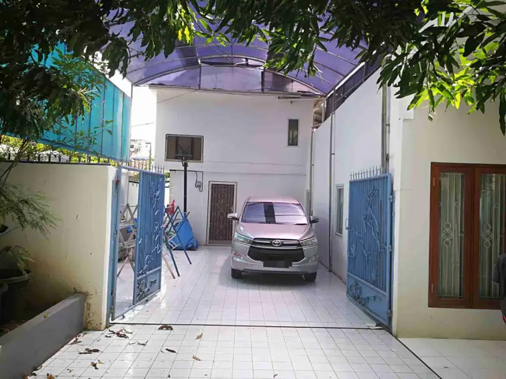 Dijual Rumah Luas di Tanjung Duren Jakarta Barat