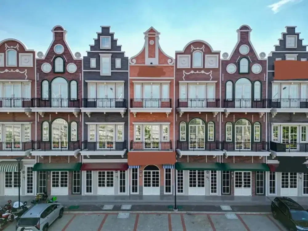 Disewakan Ruko 3 Lantai di PIK Ebony golf Hadap jalan raya