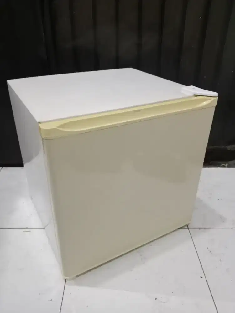 KULKAS MINIBAR SANYO