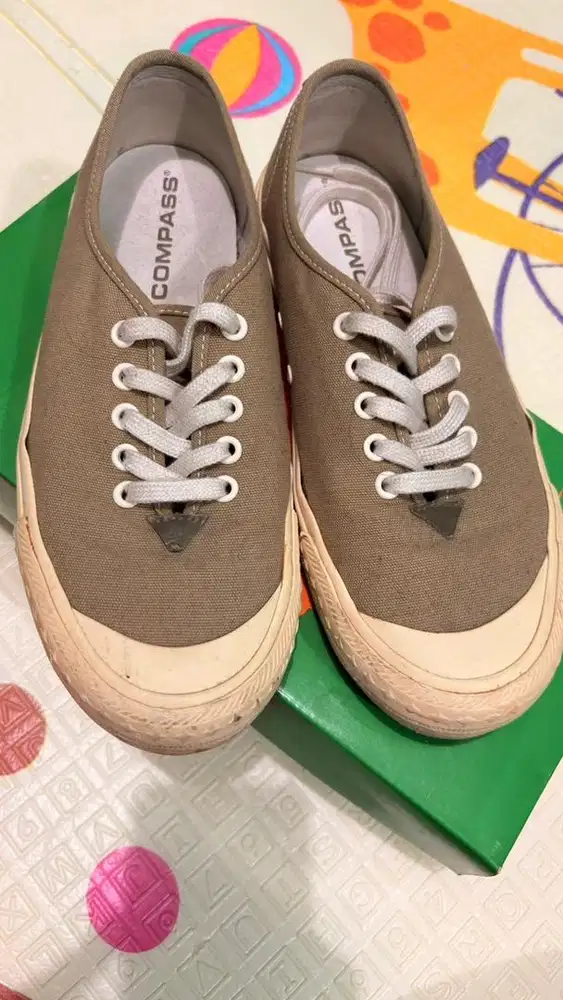 Sepatu Compass Intro