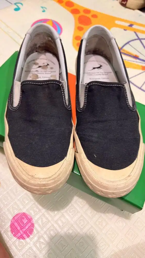 Sepatu Compass Slip On