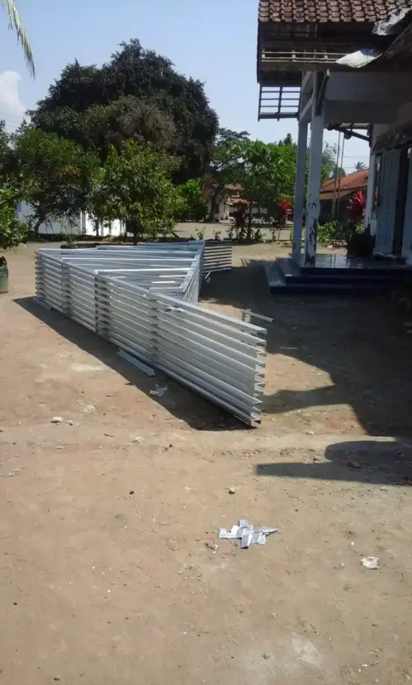 TUKANG PASANG BAJA RINGAN