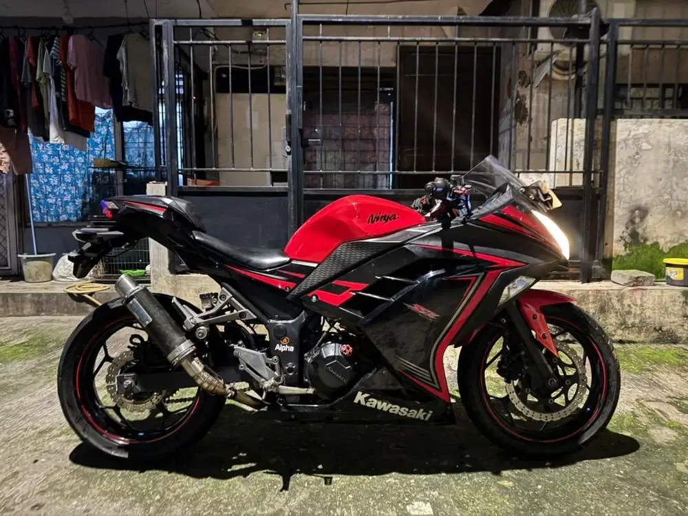 Kawasaki Ninja 250 2 silinder thun 2015 mesin halus jozz siap gas gan.