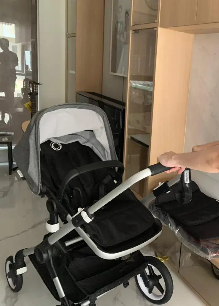 Bugaboo Fox2 complete set with newborn bassinet