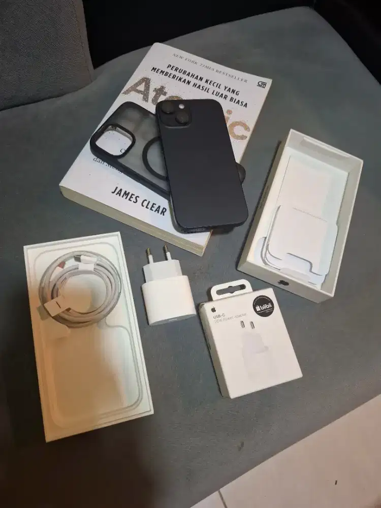 Iphone 15 Black 128GB Fullset Garansi Resmi + Adapter Original