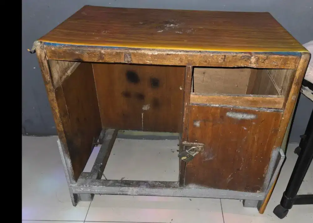 Jual aja nih murah Meja kayu Lokasi Citra Raya Tangerang