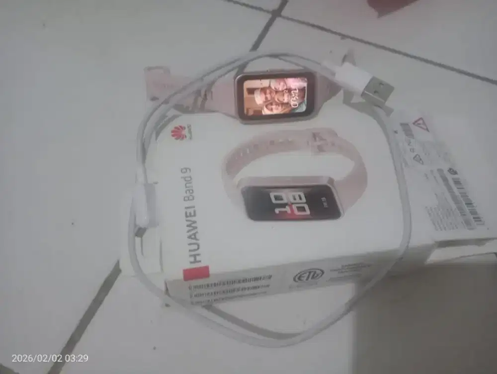 Jam tangan olah raga Huawei band 9