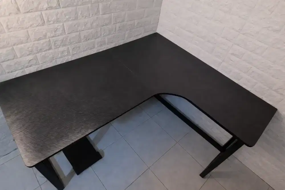 Meja Gaming Custom Elite