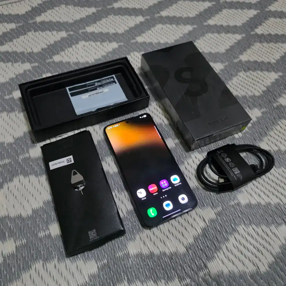 Samsung Galaxy S22 8GB/128GB 5G Phantom Black Hitam Fullset Mulus