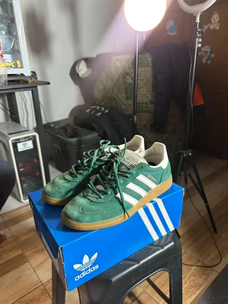 Sepatu Adidas spezial size 42