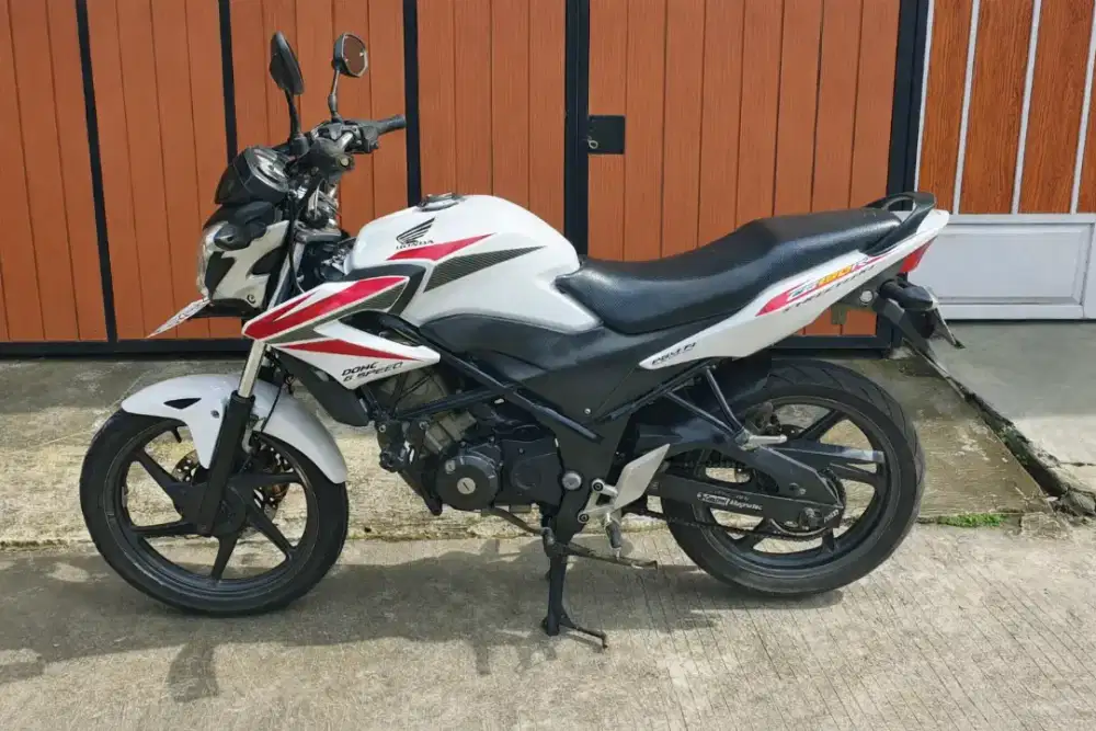 CB 150R STREETFIRE 2015