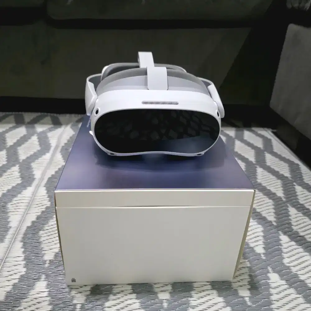PICO 4 8GB/256GB VR Virtual Reality Headset Fullset Mulus
