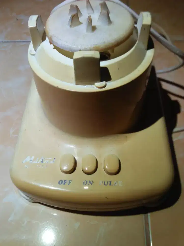 mesin blender makita mt1207 normal