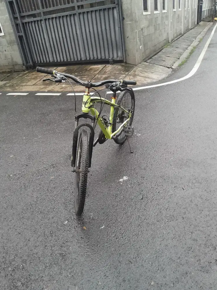 Sepeda atlantis ring 26 like new seperti yg di fto