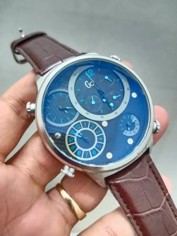 Jam tangan pria GC diameter besar