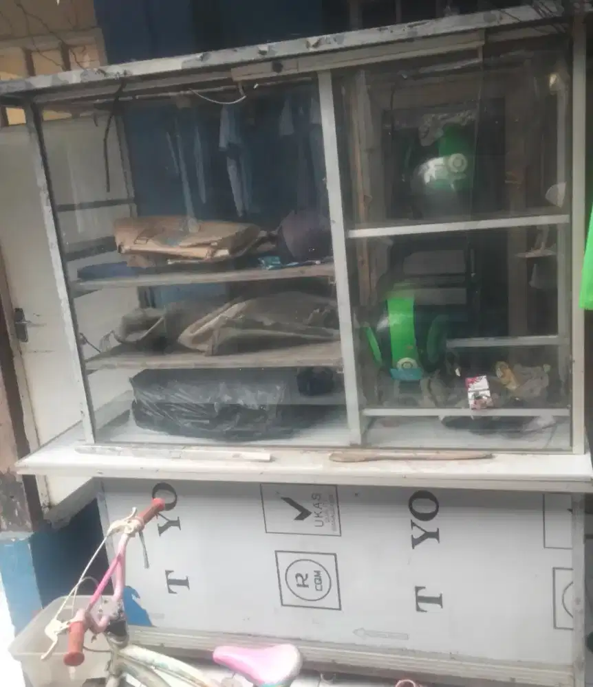 gerobak bekas nasi uduk