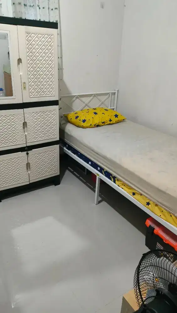 beli tempat tidur gratis lemari