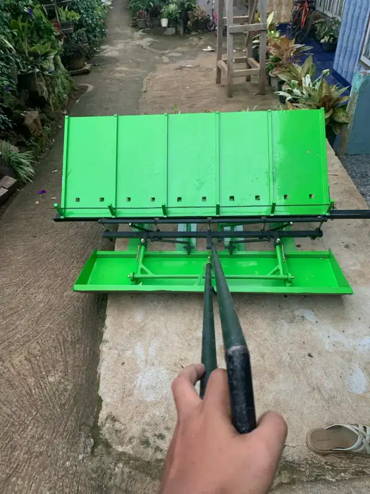 ALAT TANAM PADI BESERTA PERONTOK PADI