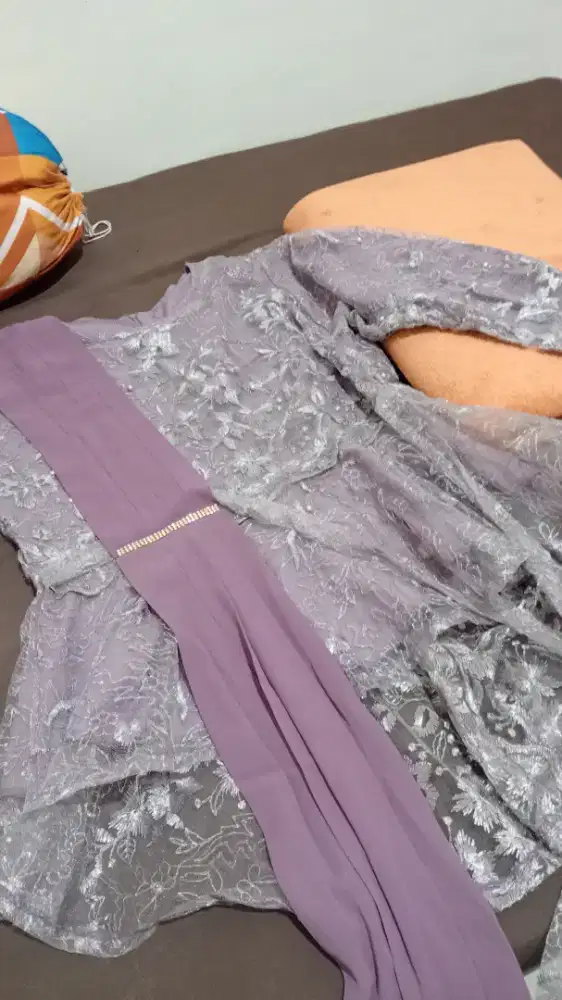 KEBAYA WISUDA MODERN