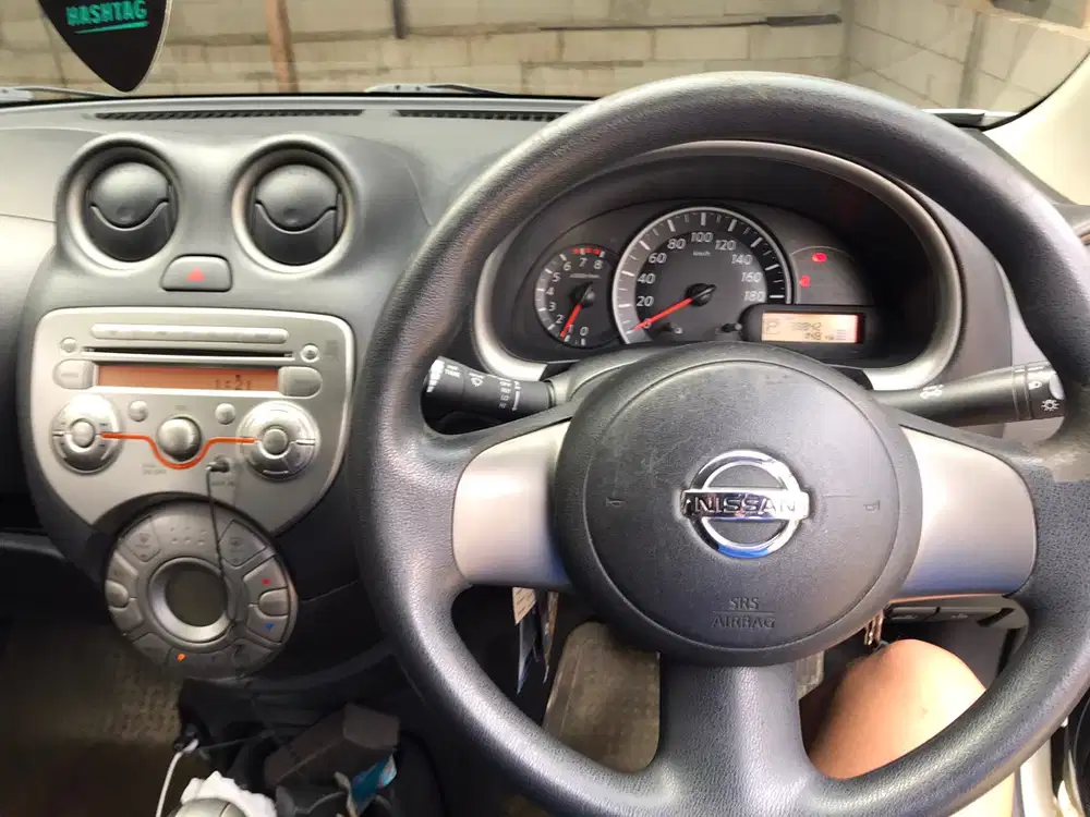 Nissan March 2011 Bensin