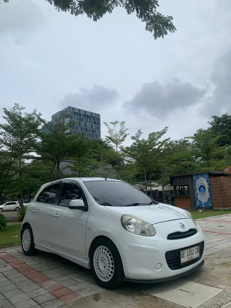 Nissan March 2011 Bensin