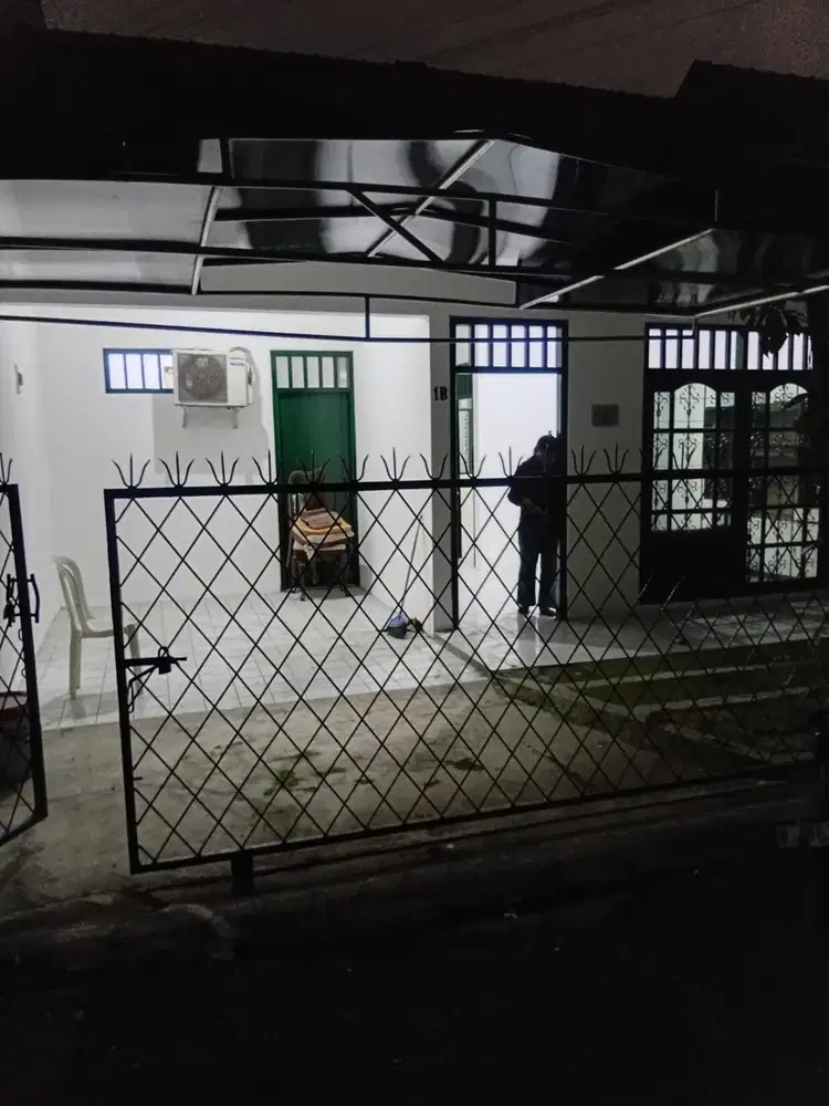 Disewakan Rumah Lokasi Strategis Tanjung Barat