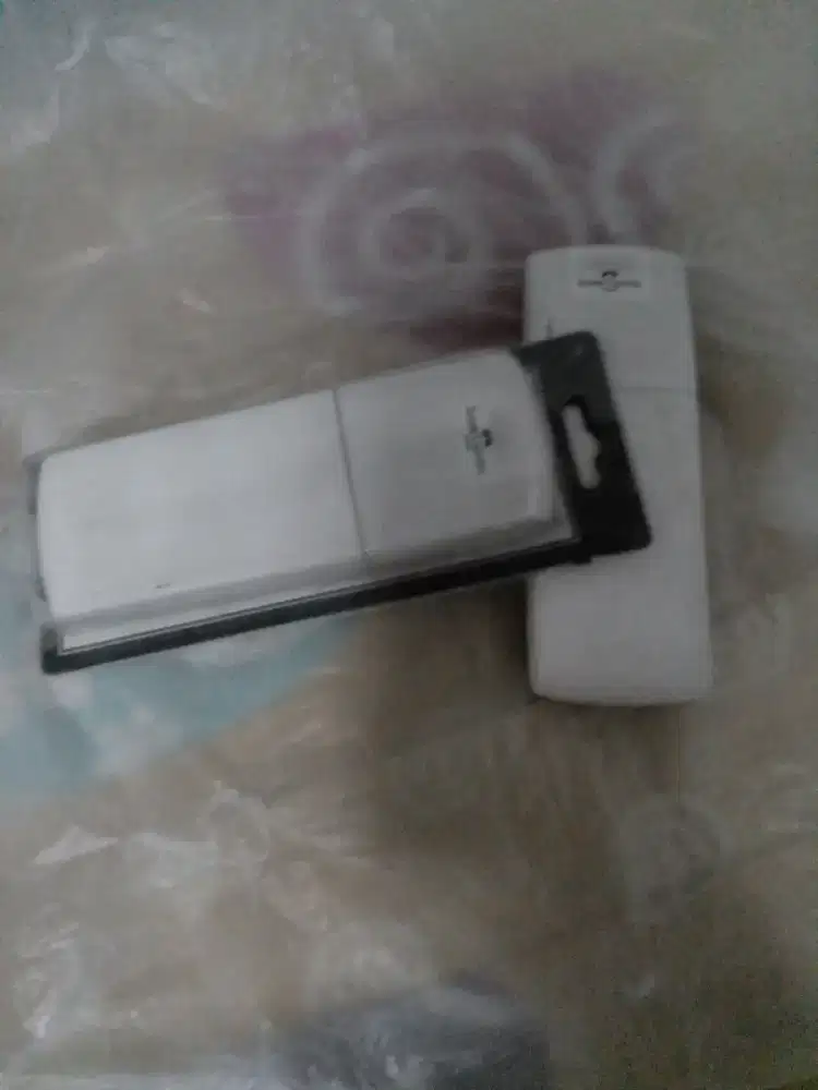 Disgrip atau tempat alat alat tulis sekolah