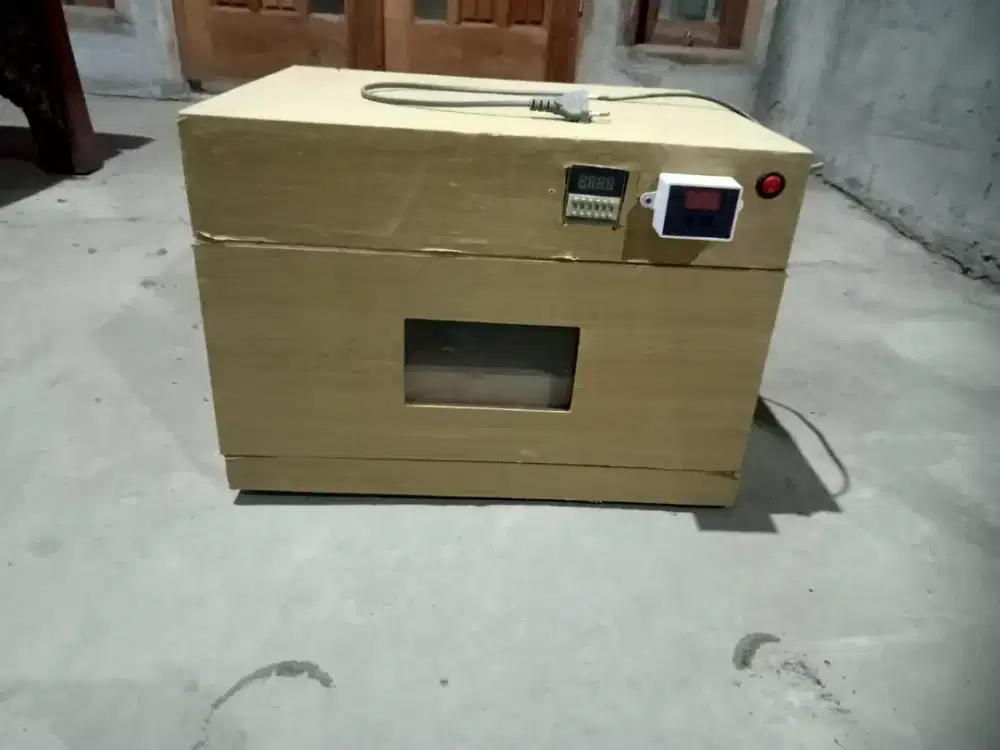 Mesin tetas telur otomatis