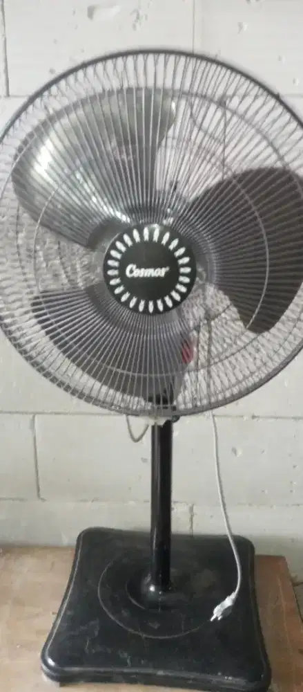 Kipas angin tinggi cosmos