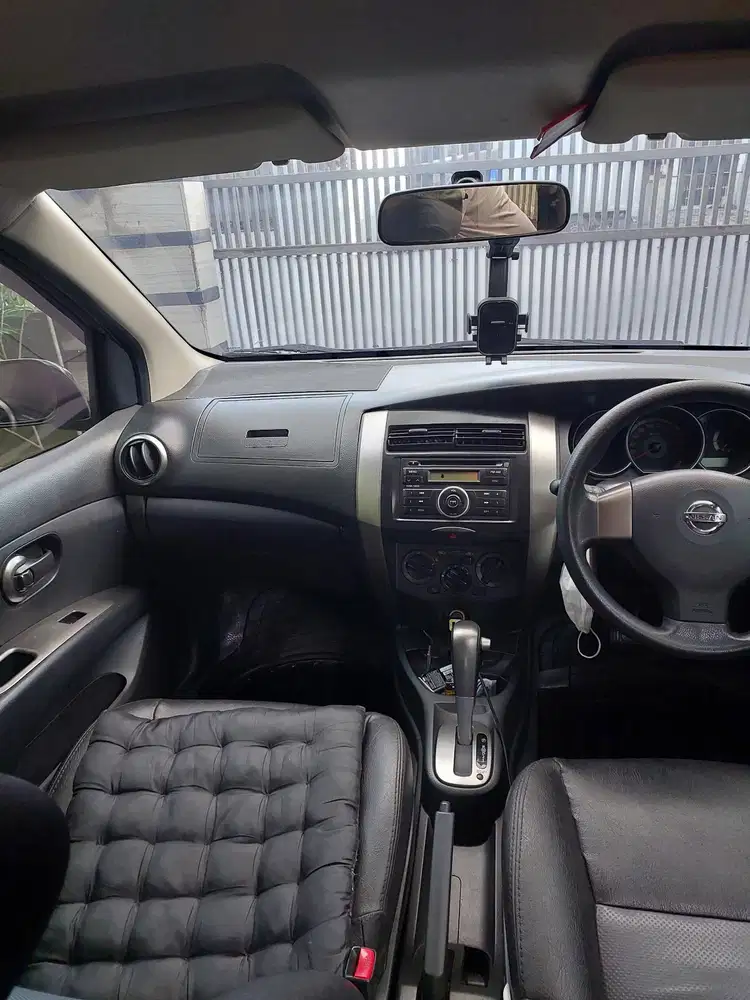 Nissan Livina 2010 Bensin