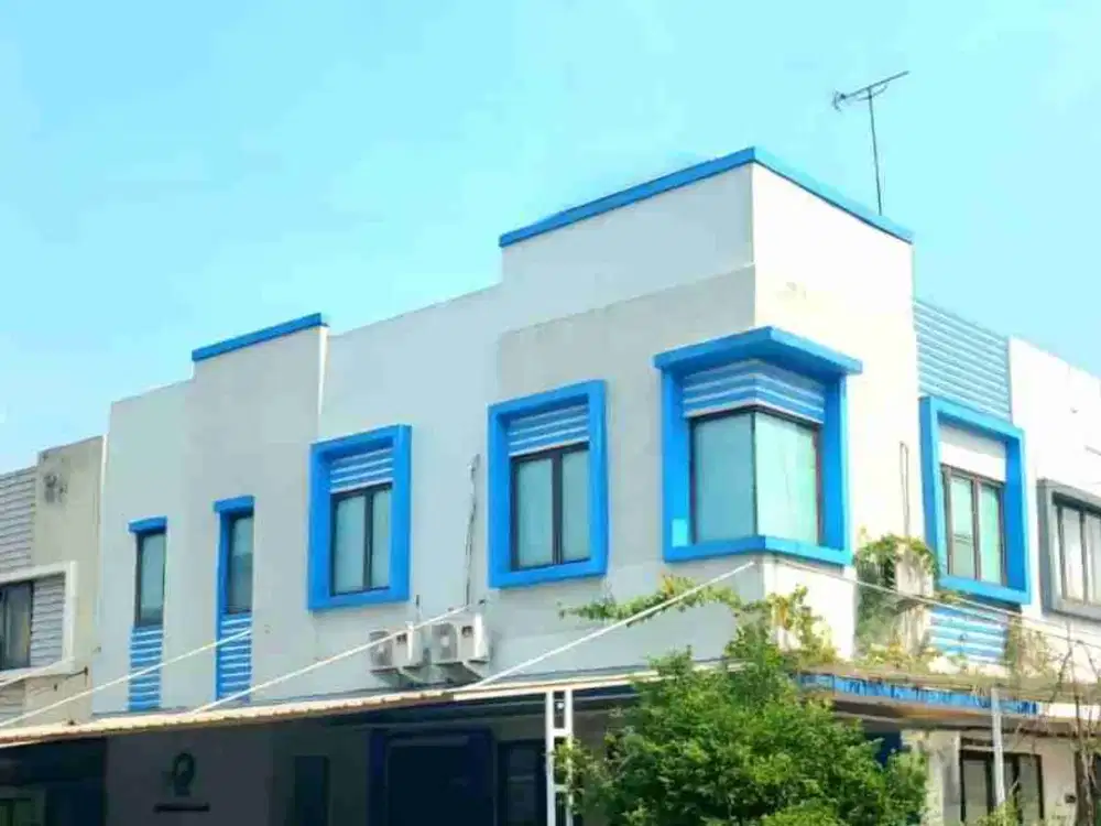 Ruko Legenda Wisata Hook. 2 lantai Lokasi strategis. Cocok buat Kantor. Ex Office