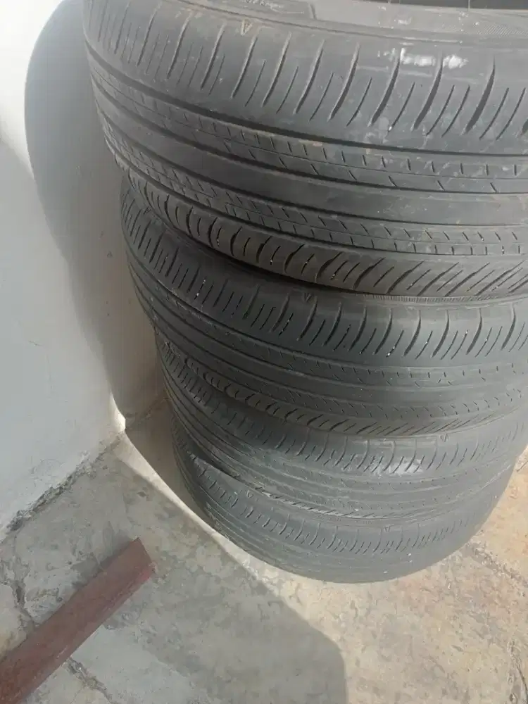 4 ban Dunlop ukuran 215/60/ R 17