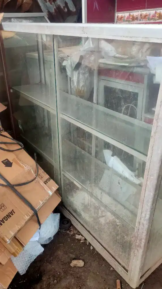Etalase kaca bekas 1,2 m