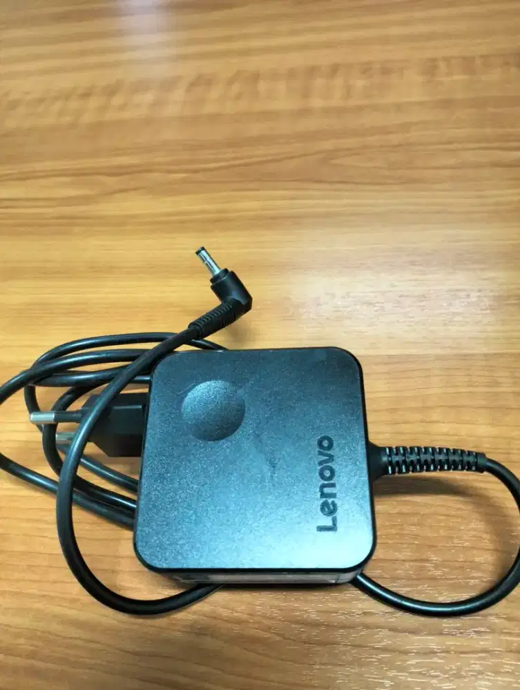 Charge Laptop Lenovo . ( model kecil )