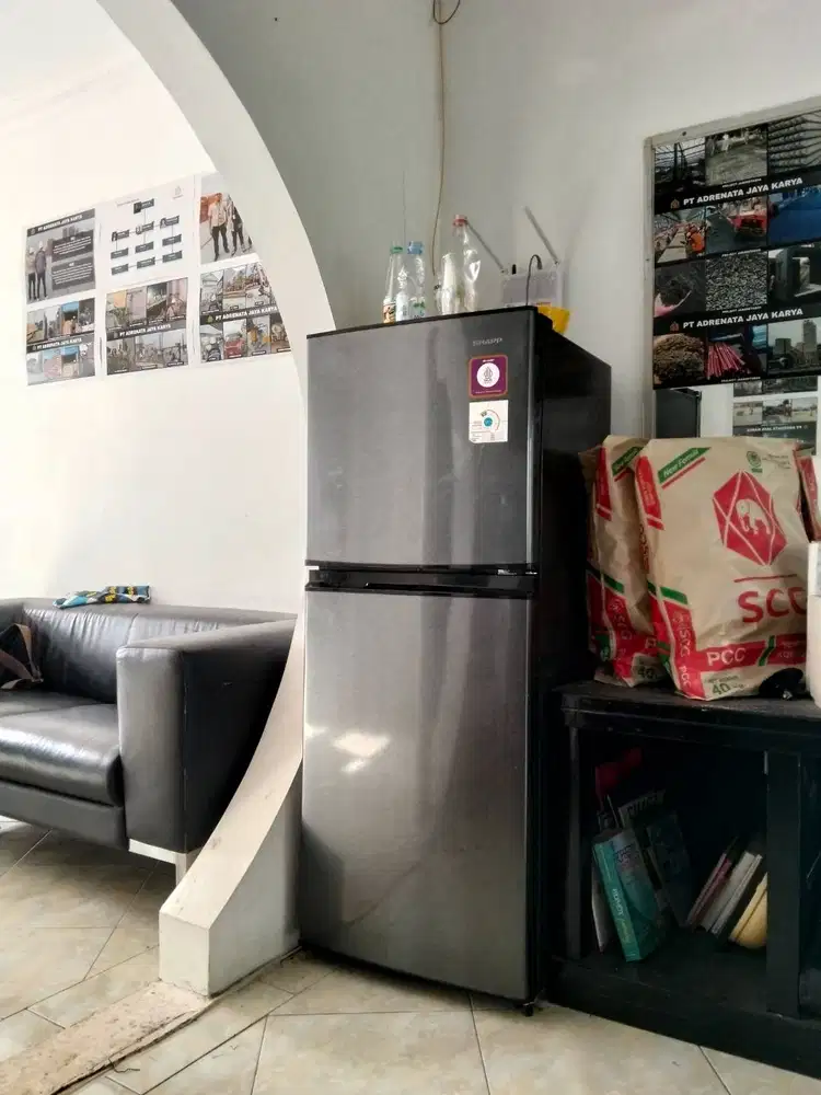 Kulkas 2 pintu SHARP (HEMAT LISTRIK)