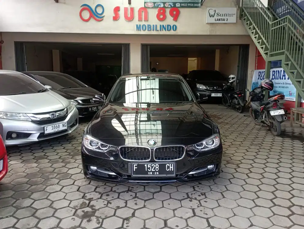BMW Sport 320i F30 2014 Km 19rban antik full orsinil Warna Hitam