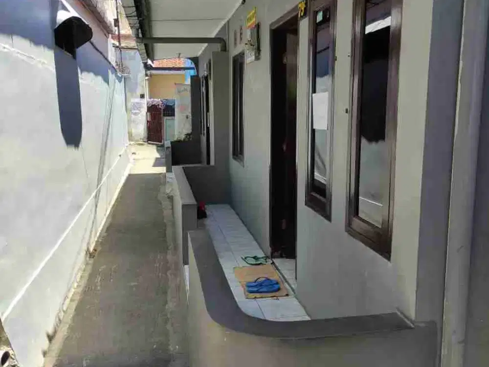 Dijual cepat rumah kontrakan aktif, 2 pintu lokasi strategis dekat mall, perkantoran dan kampus