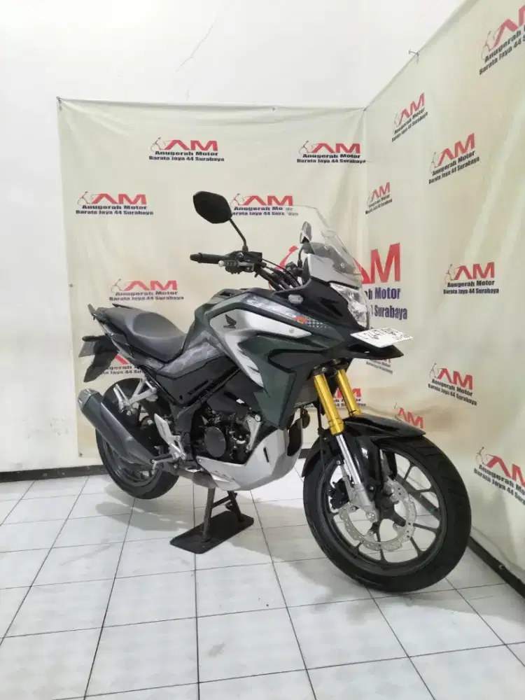 Ready Km 7 Ribu Honda CB 150X warna hijau silver tahun 2022