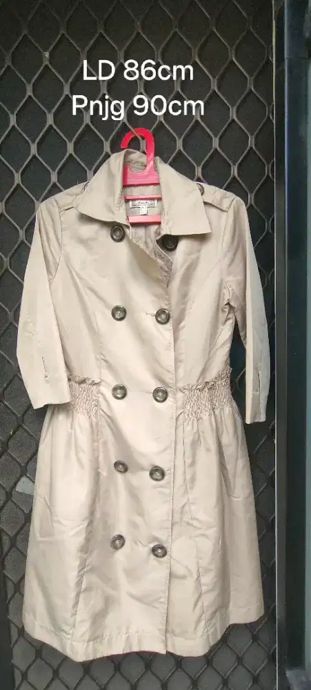 Model coat pendek