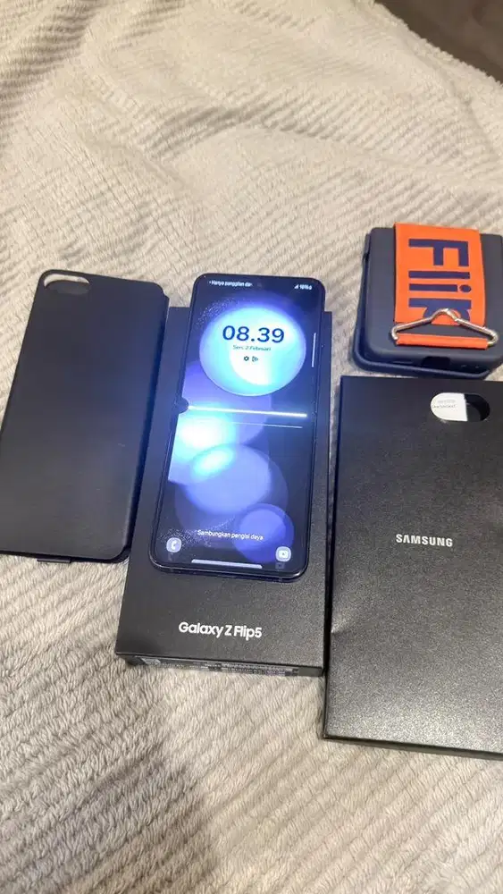 Samsung Z Flip 5 Grey 8/512GB SEIN Lengkap ada minus